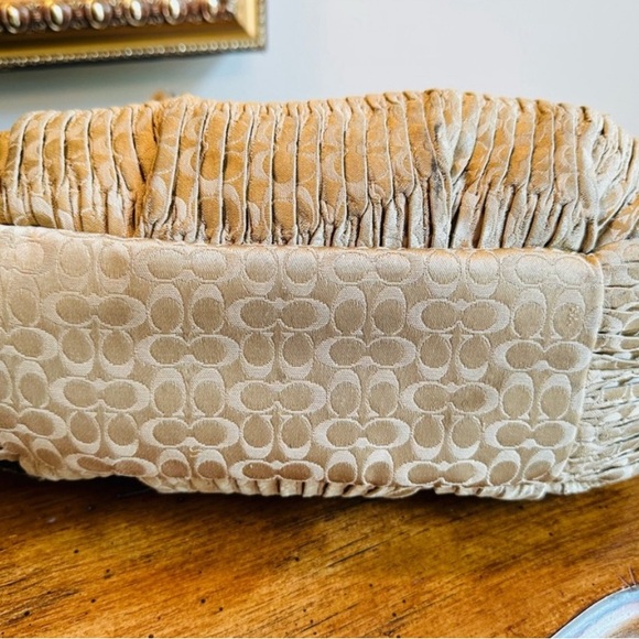 Beautiful Madison Coach bag ❤️ - Picture 4 of 8